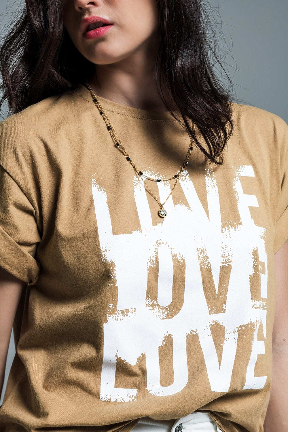 T-shirt a maniche corte con testo d'amore sul davanti in beige