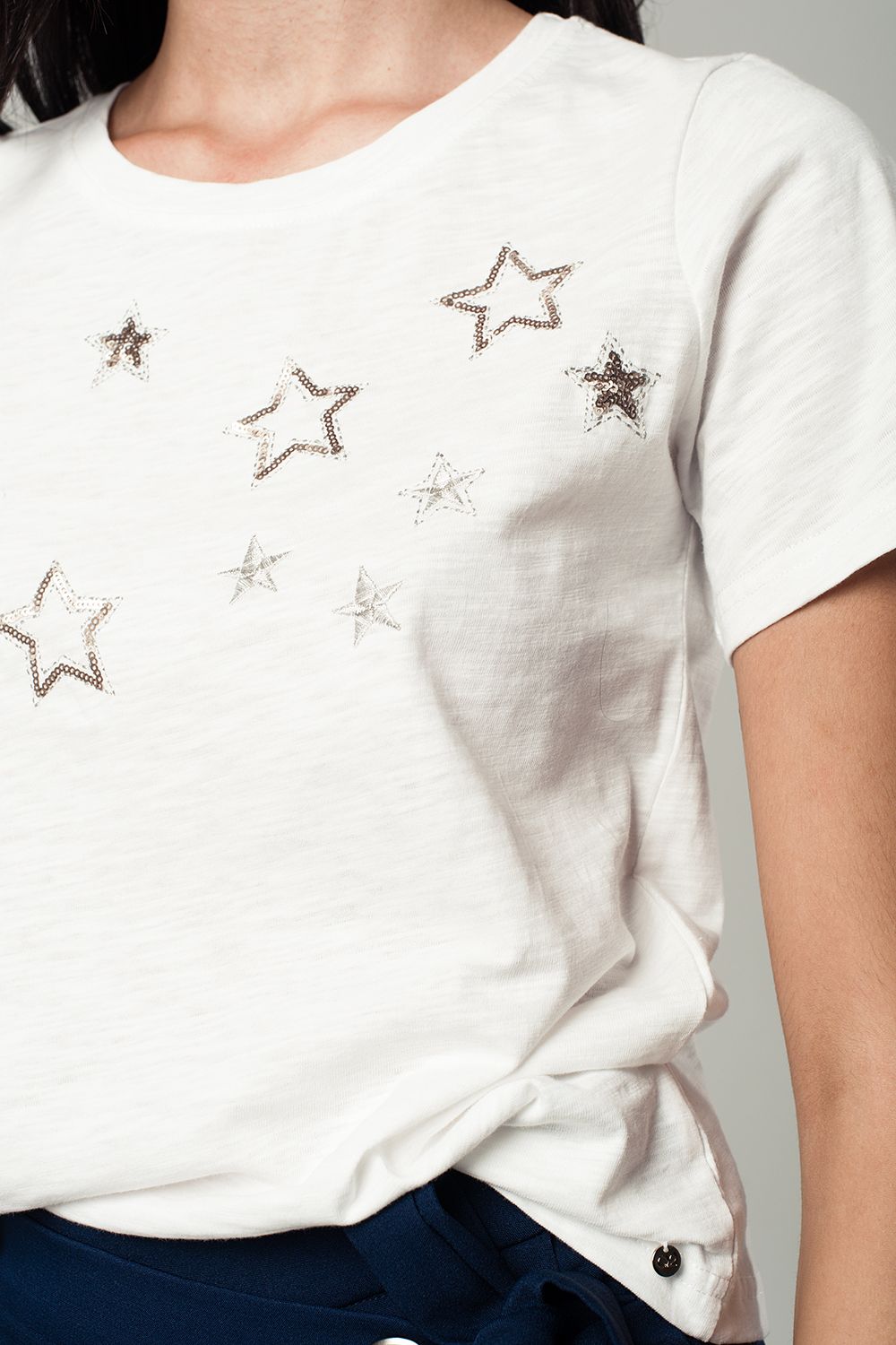T-shirt bianco con dettagli ricamato stelle