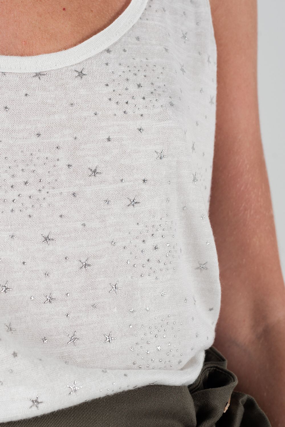 T-shirt bianco con stampa a stelle
