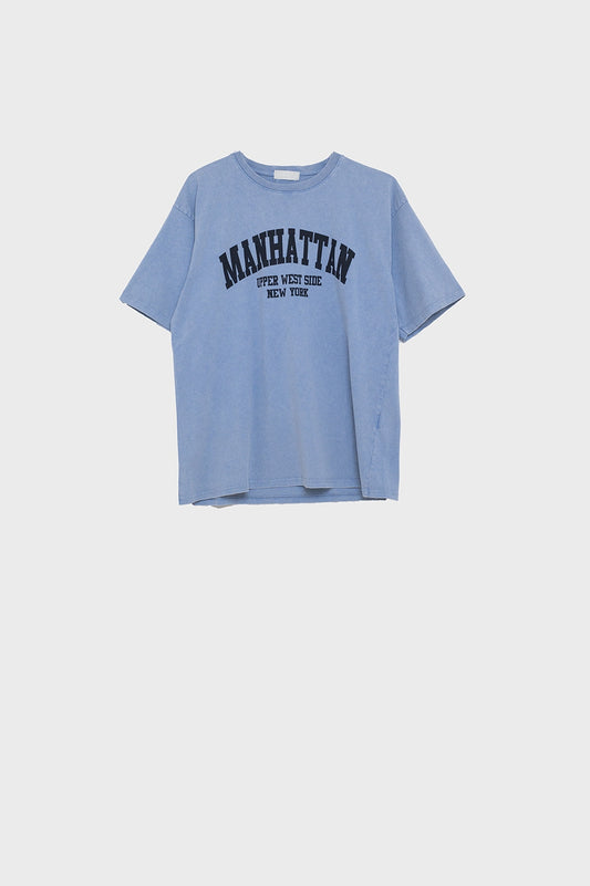 Q2 T-shirt blu con testo manhattan