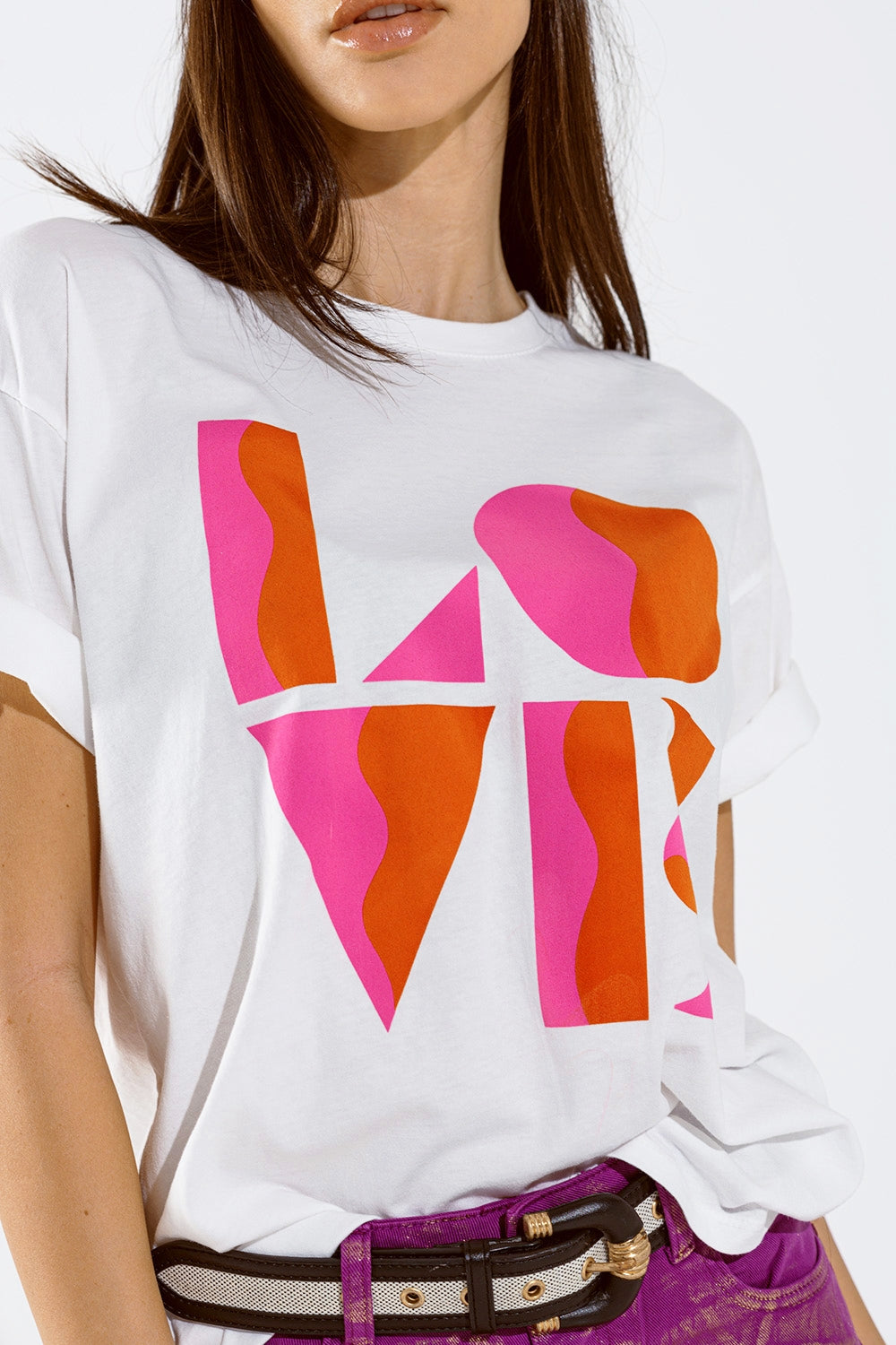 T-shirt con stampa digitale LOVE art déco in bianco