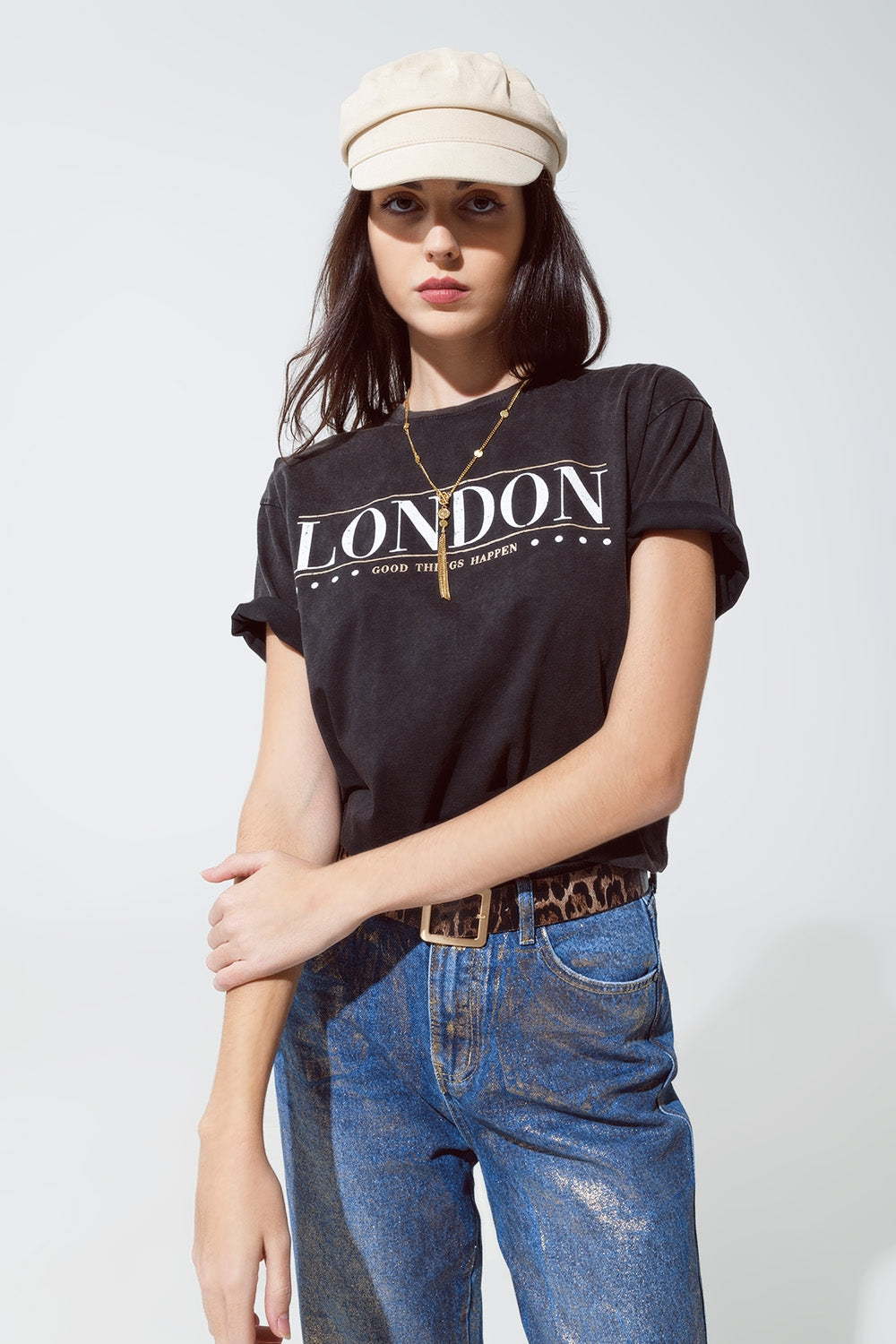 Q2 t-shirt relaxed fit in nero lavato con logo london