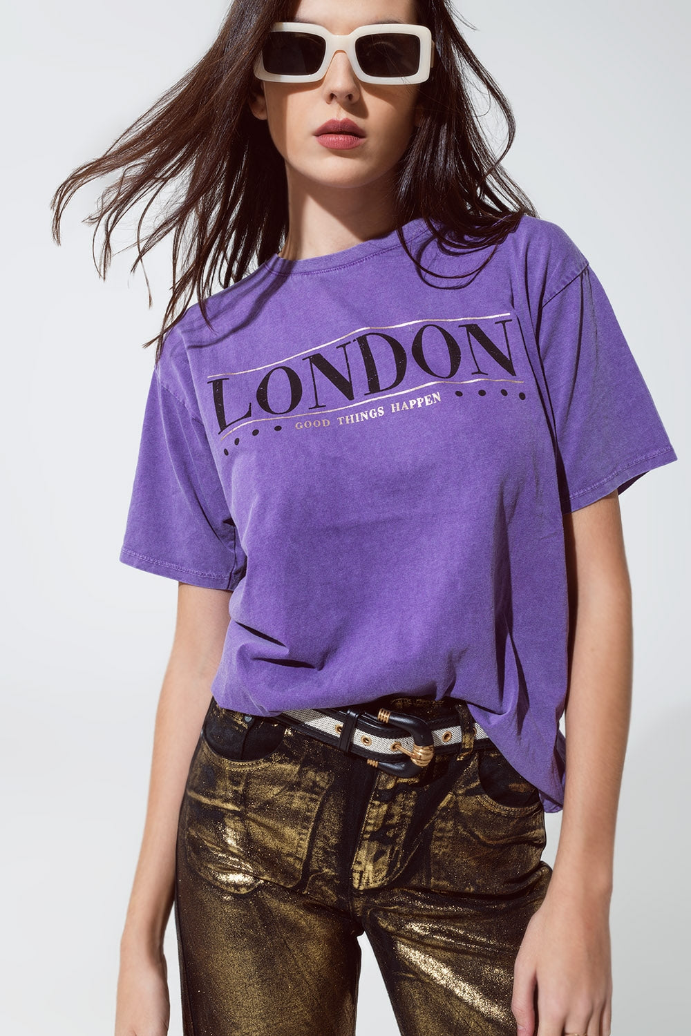 Q2 T-shirt relaxed fit in viola lavato con logo london